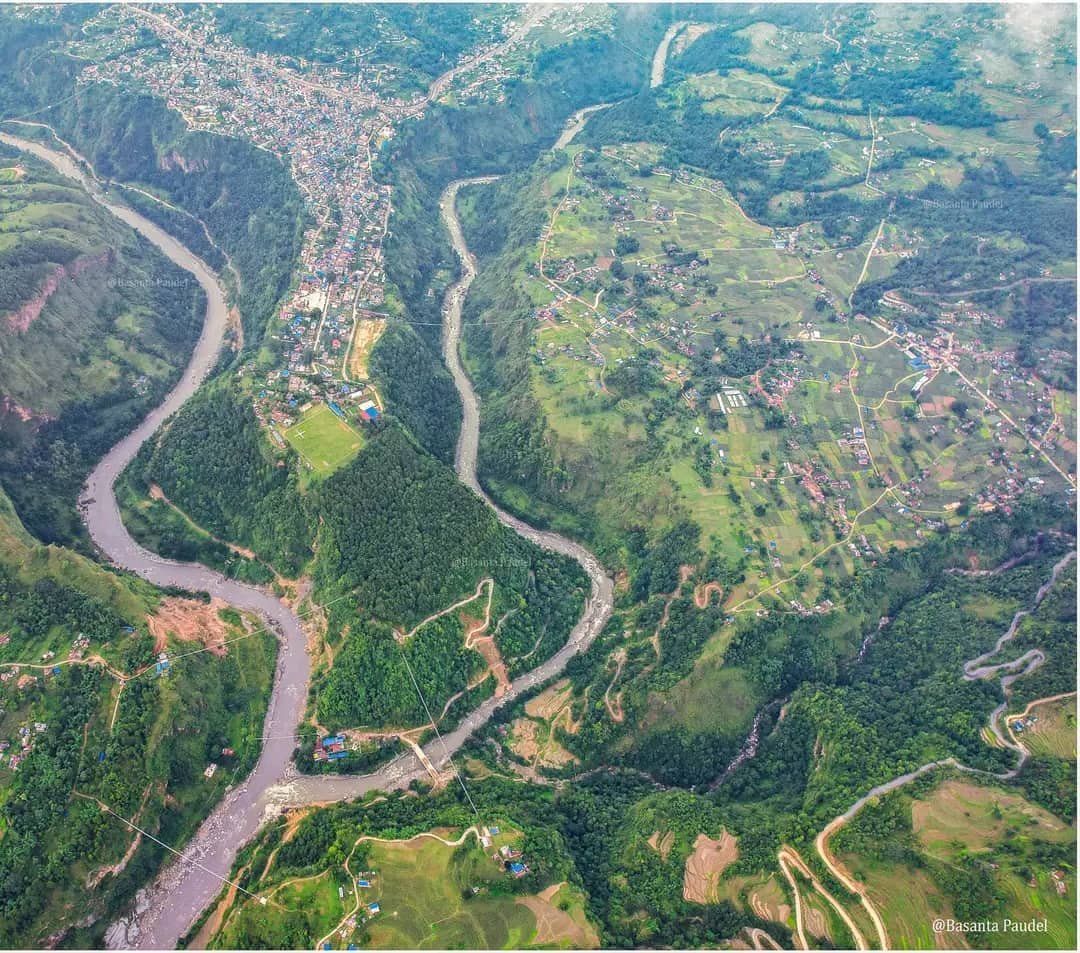 पर्यटकको मन लोभ्याउने पर्वत