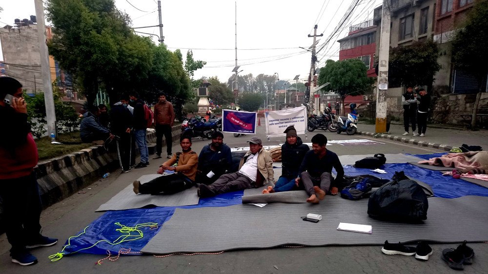 माइतीघरको सडकमै सुते राष्ट्रिय आविष्कार केन्द्रका संस्थापक महावीर पुन