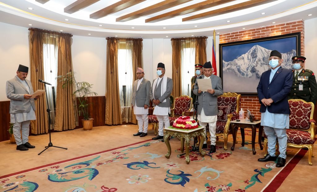 नवनियुक्त मन्त्री सुरेन्द्रराज आचार्यले लिए शपथ