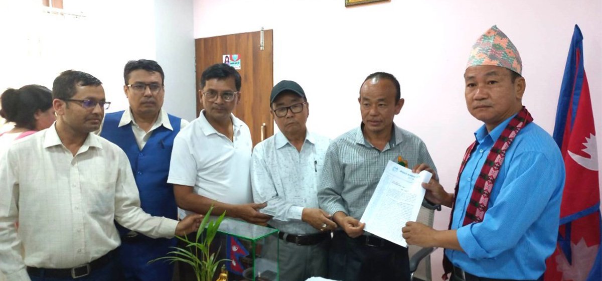 मेयर साम्पाङलाई प्रेसविरोधी अभिव्यक्ति फिर्ता लिन ध्यानाकर्षण पत्र