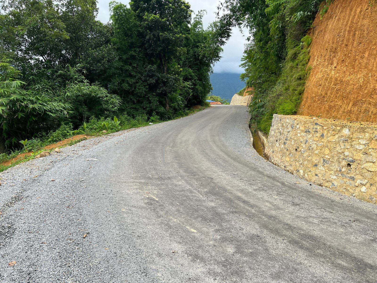 वहाकीभञ्ज्याङ—पोखराचौर—खहरेखोला सडकको कालोपत्रे सम्पन्न