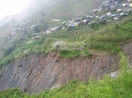 पहिरोको जोखिमले गोरखा धार्चेका २६ घर विस्थापित