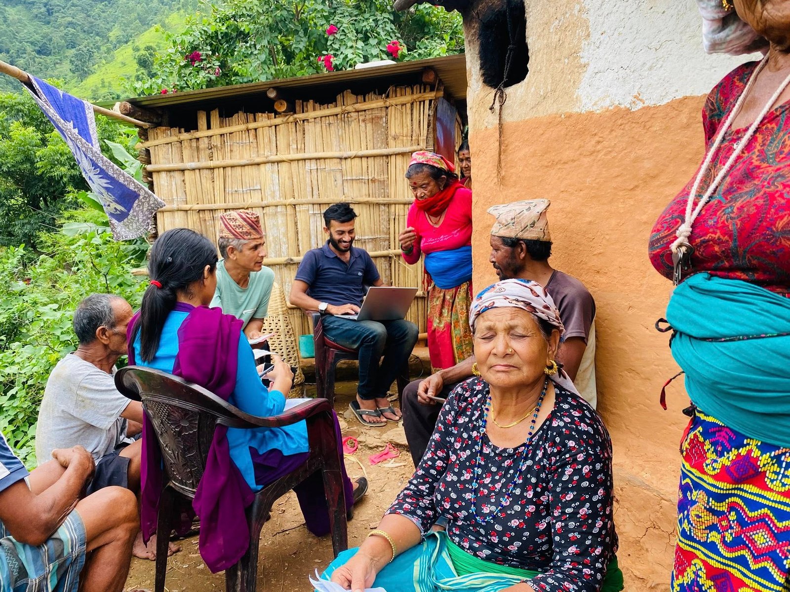 जनताको सेवामा वडा अध्यक्ष: पैयूँ गाउँपालिका–५ मा सामाजिक सुरक्षा भत्ता नवीकरण घरमै