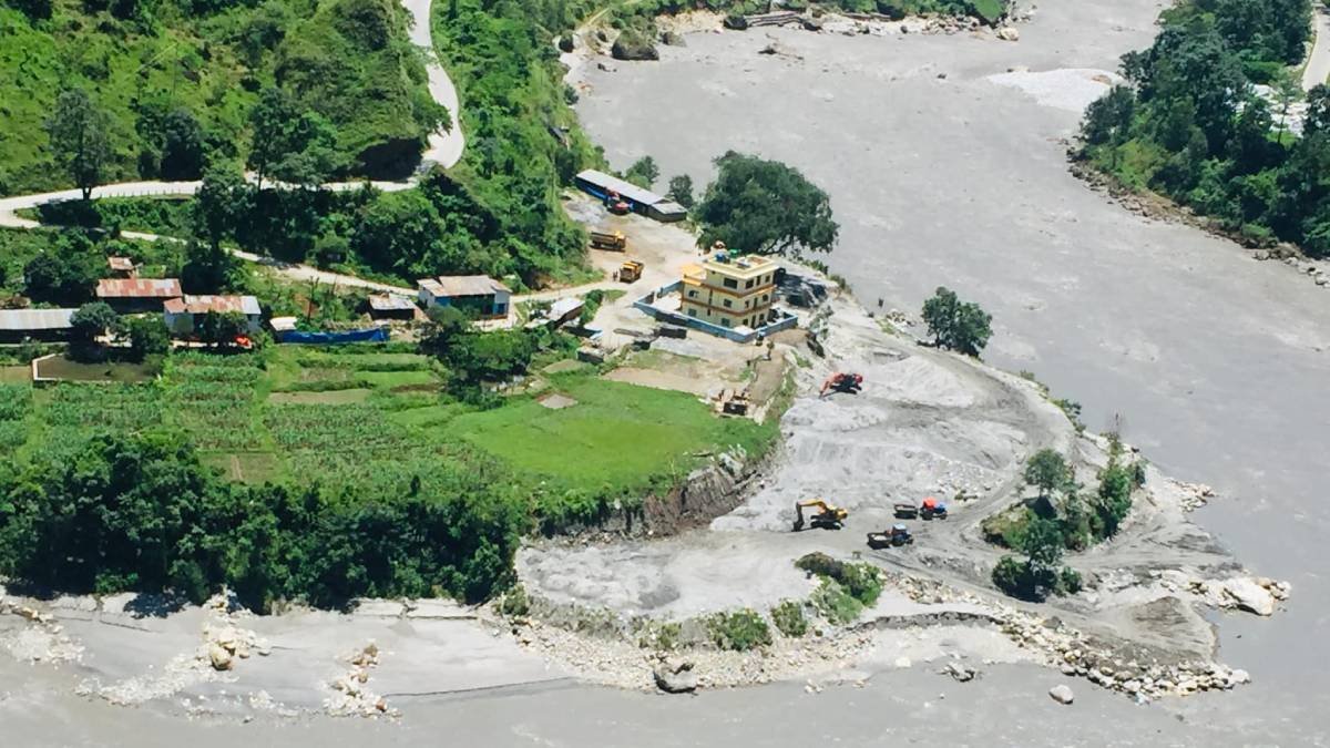 वर्षायाममा पनि रोकिएन कालीगण्डकीमा अवैध दोहन