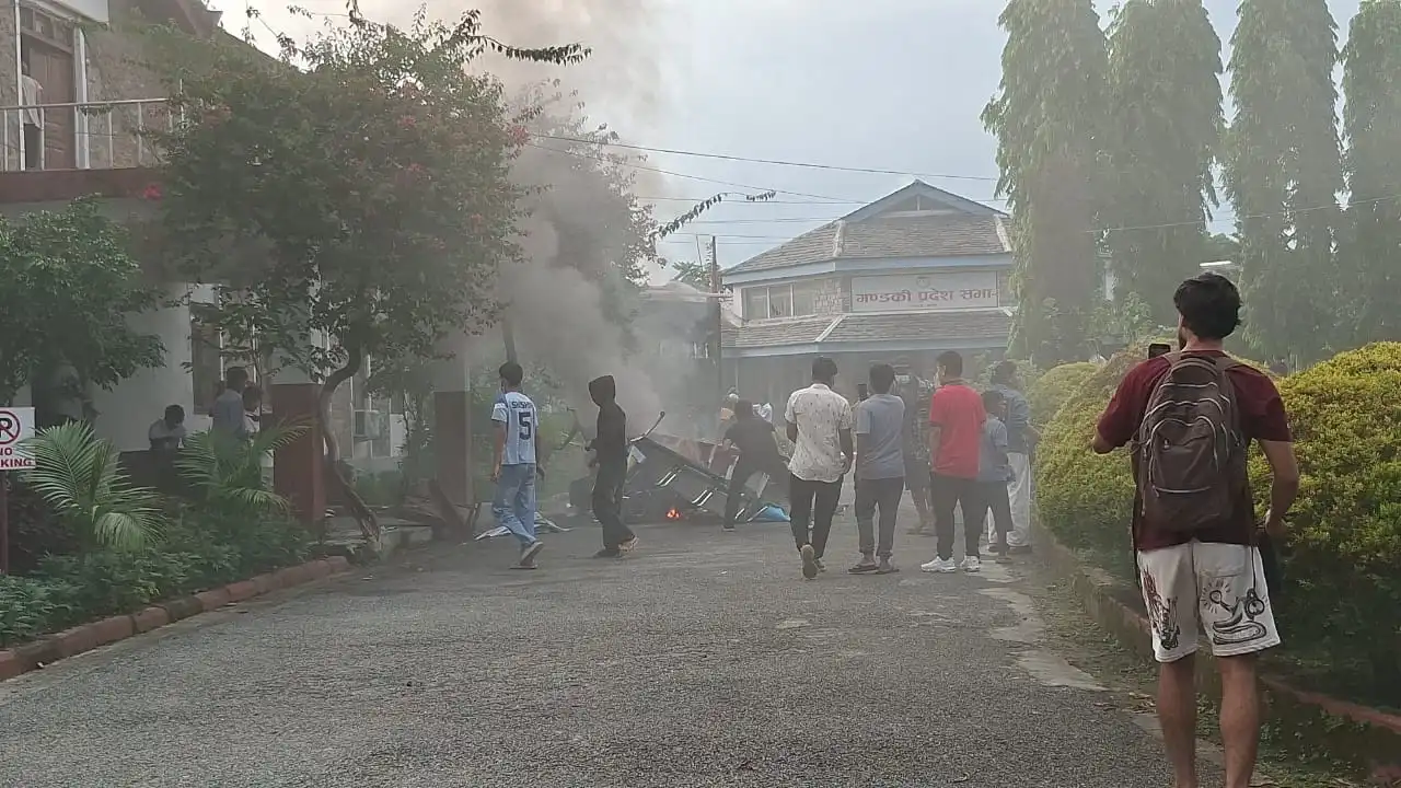 गण्डकी प्रदेशसभा देखि मुख्यमन्त्री कार्यालय सम्म तोडफोड र आगजनी